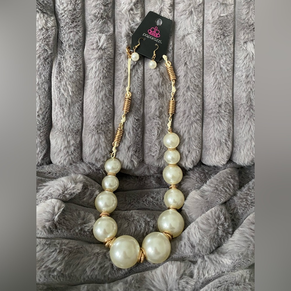 Vintage Pearl necklace and esrrings